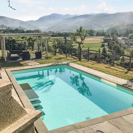 4 Bedroom Pet Friendly In Fivizzano *