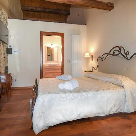 4 Bedroom Pet Friendly In Fivizzano Holiday home *