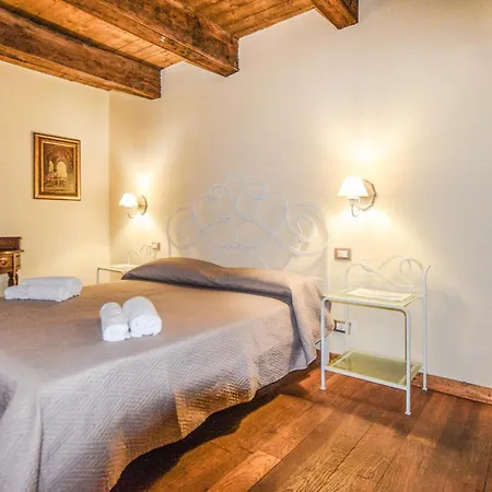 4 Bedroom Pet Friendly In Fivizzano Holiday home *