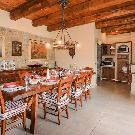 4 Bedroom Pet Friendly In Fivizzano Rometta