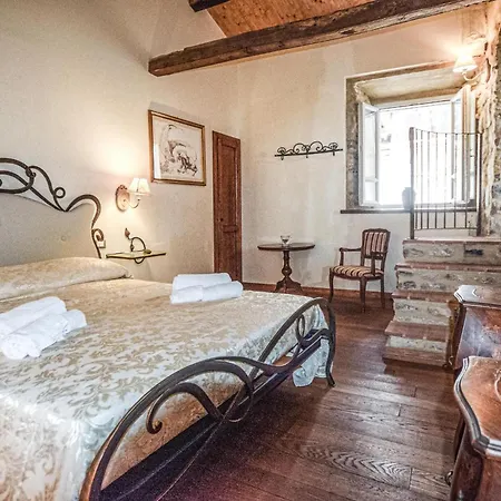 4 Bedroom Pet Friendly In Fivizzano Holiday home Rometta