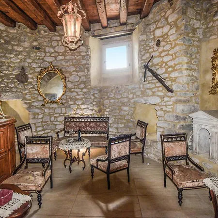 4 Bedroom Pet Friendly In Fivizzano Holiday home