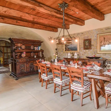 4 Bedroom Pet Friendly In Fivizzano Rometta