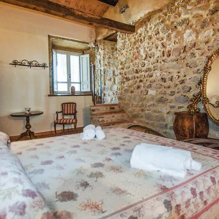 4 Bedroom Pet Friendly In Fivizzano Holiday home Rometta
